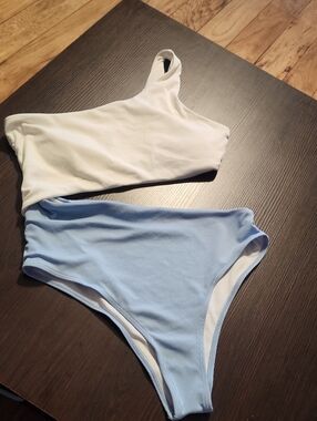 Two-Tone One-Shoulder Bikini Set - White & Light Blue
